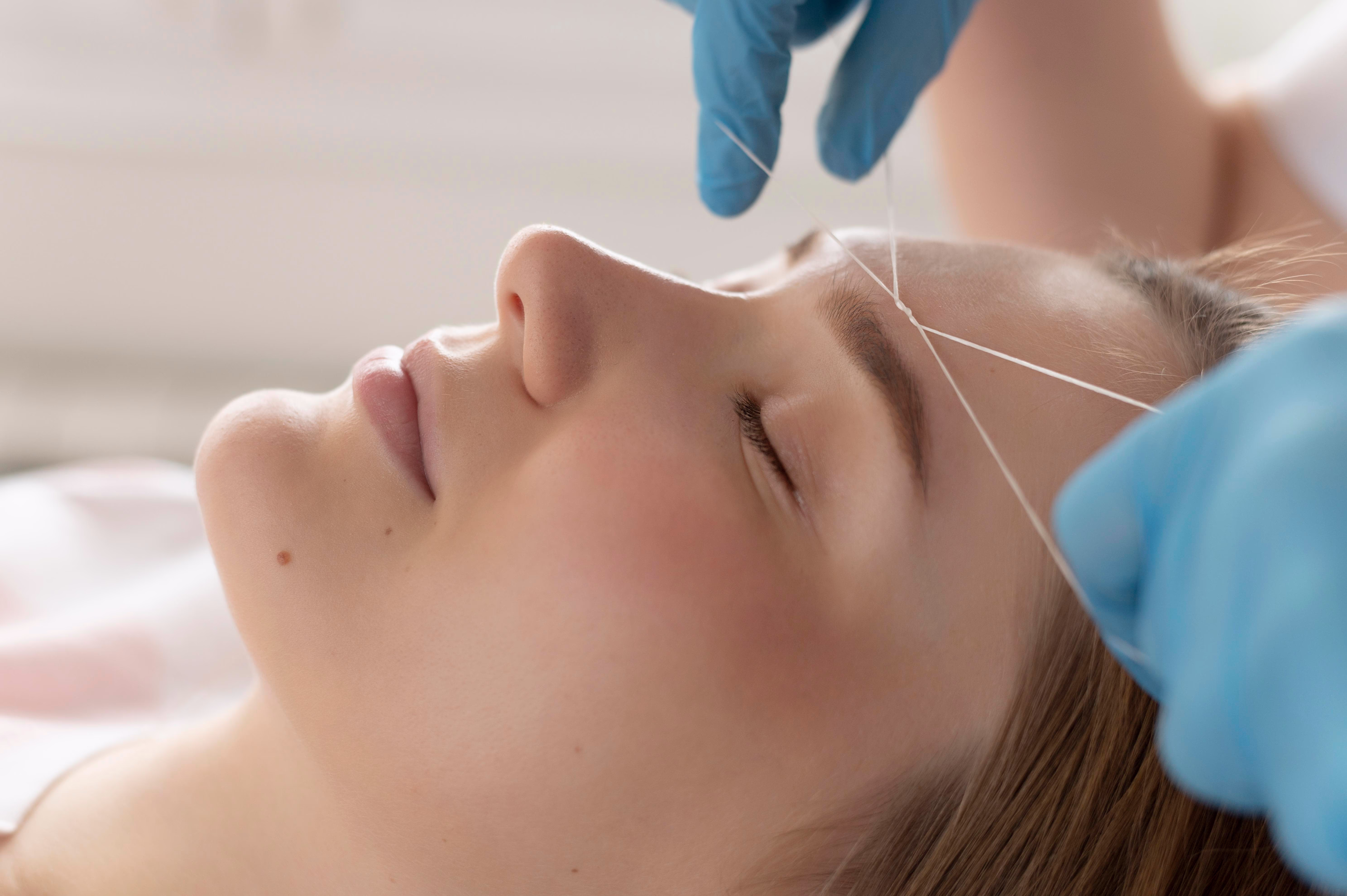 Depilação Facial com Linha (Egípcia)